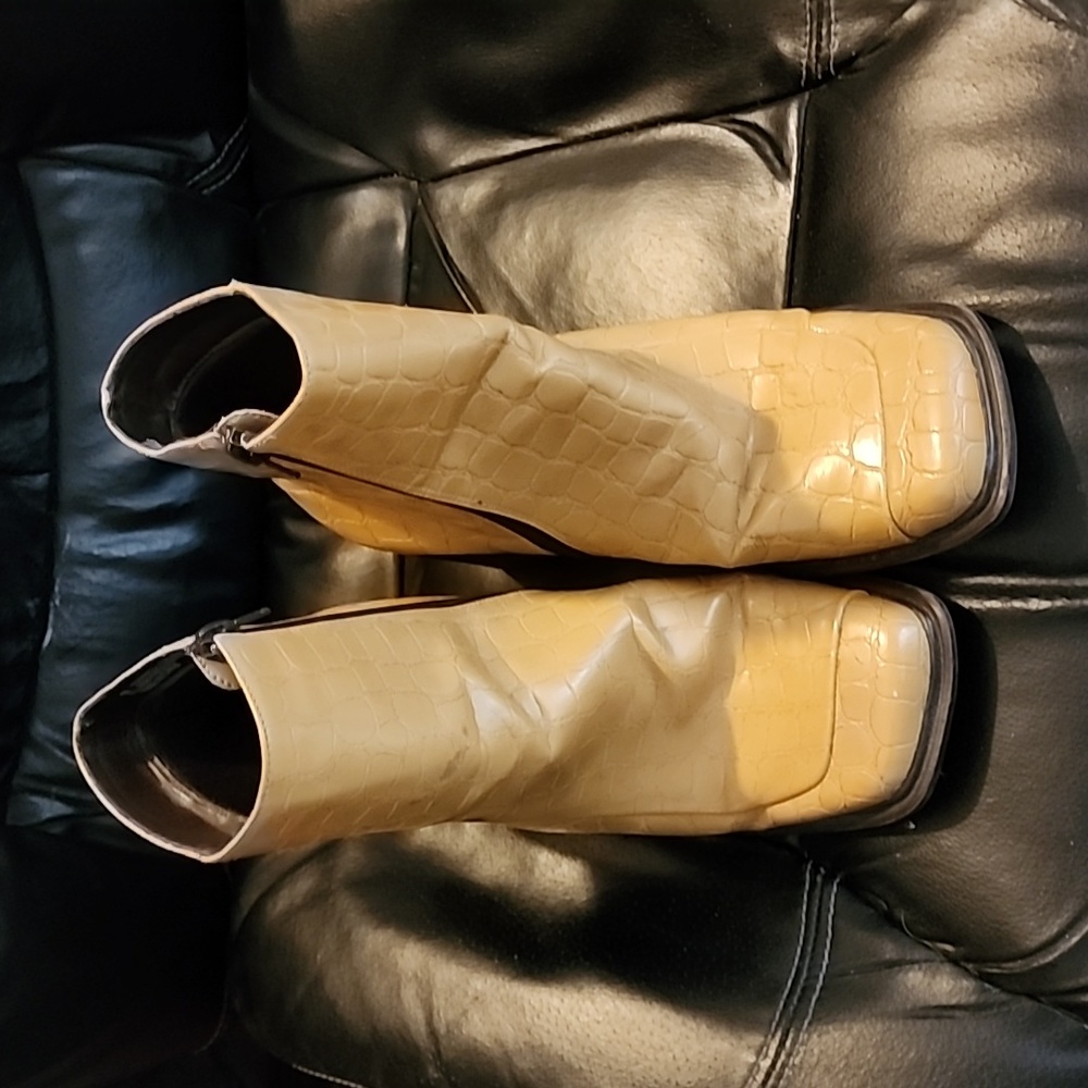 Bee Fly Boots (S29)